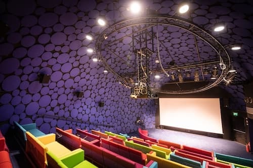The cinema theater. Photographer: Tal Bitterman