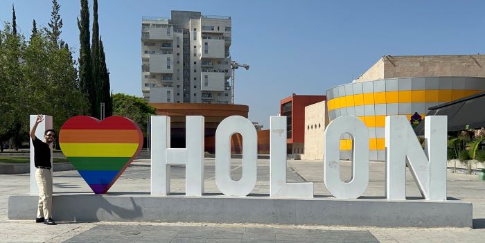 Urban Statue. Photo Credit: Holon Municipality Urban Statue. Photo Credit: Holon Municipality