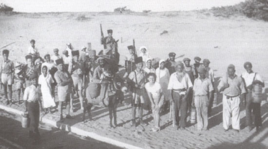 נוטרים מלווים את התושבים לבתיהם בימי המאורעות (1936-1939)