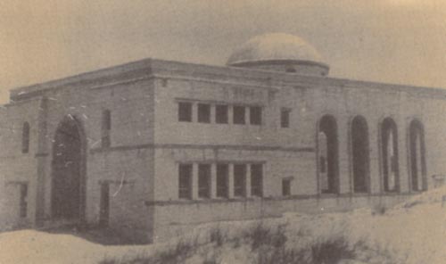 בית הכנסת הגדול בתהליך בניה, 1946