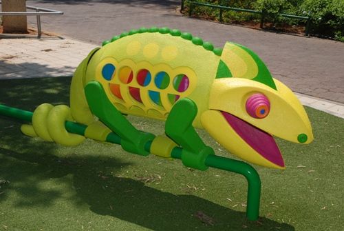 גן סיפור הזיקית או מה שיותם ותובל גילו בחצר